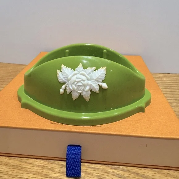 Vintage Schwartz Bros plastic Green soap dish with White Floral Design MCM - Picture 2 of 11